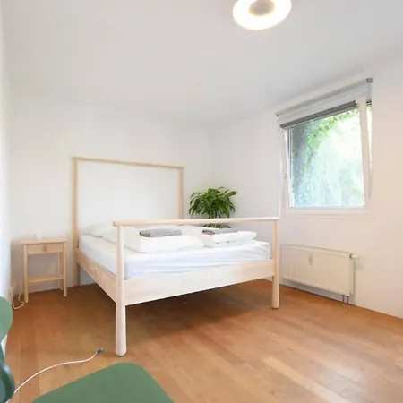 Central City Chalet - Family Friendly 샬레 인스브루크